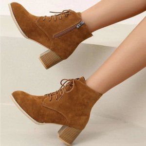 ⭐️Host Pick⭐️ NWOT SHEIN Brown Heeled Boots Size 36